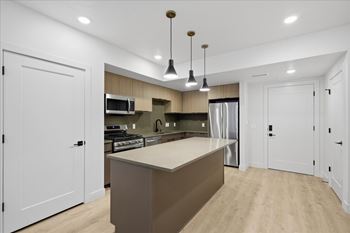Modern pendant lights in kitchen2